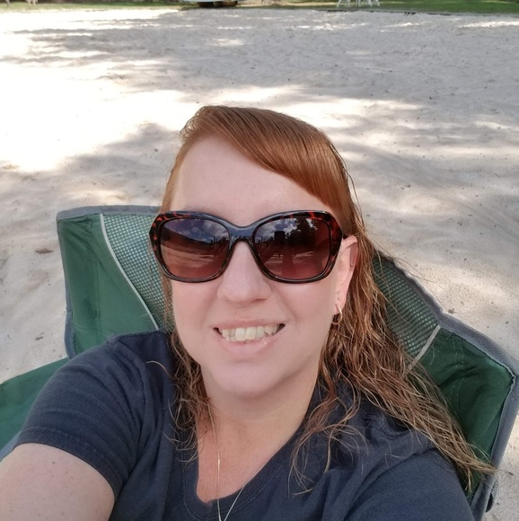 Meet your Posher, Stacy - Picture 2 of 2